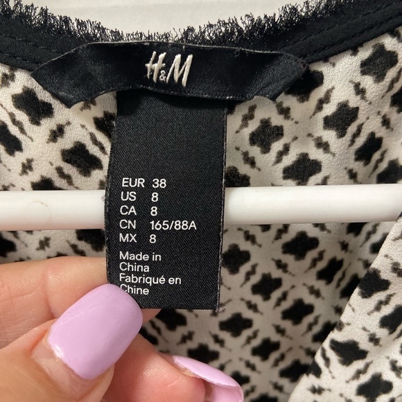 H&M sleeveless size 8 blouse - Picture 2 of 6
